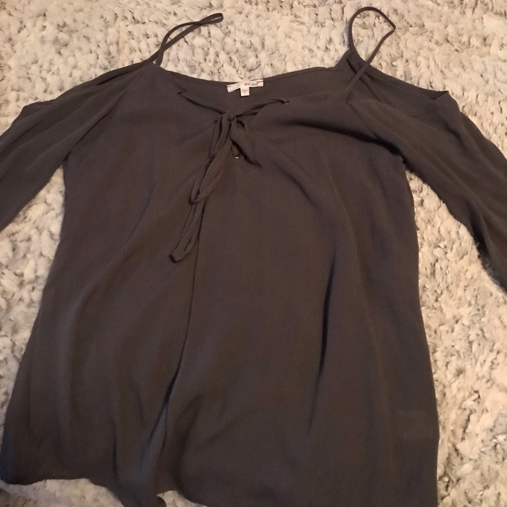 Open shoulder top